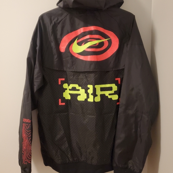 Nike Catching Air Windrunner Jacket CW4708-010 - Picture 2 of 2